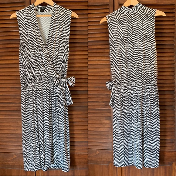 LAST CHANCE ANN TAYLOR Wrap Dress - Picture 3 of 11